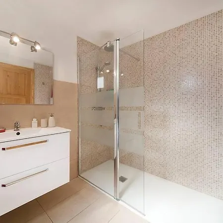 Holiday home Geranios By Renthousing